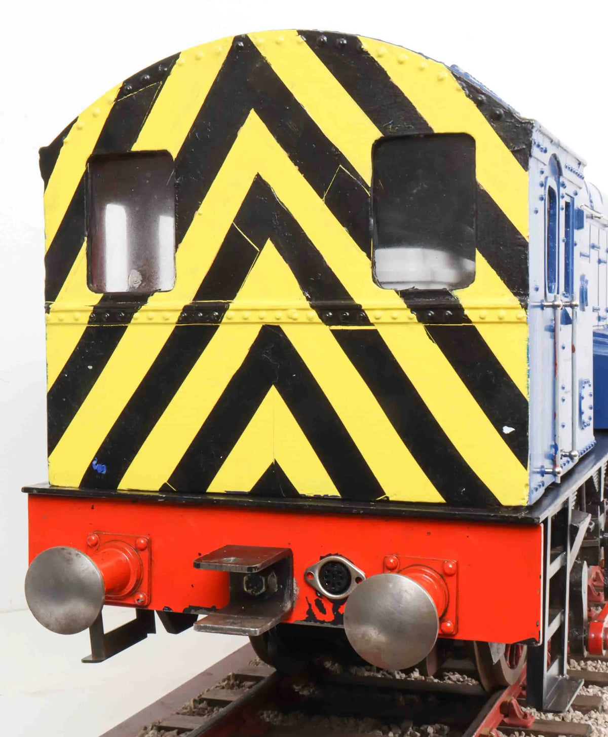 5 inch gauge Class 08 battery-electric