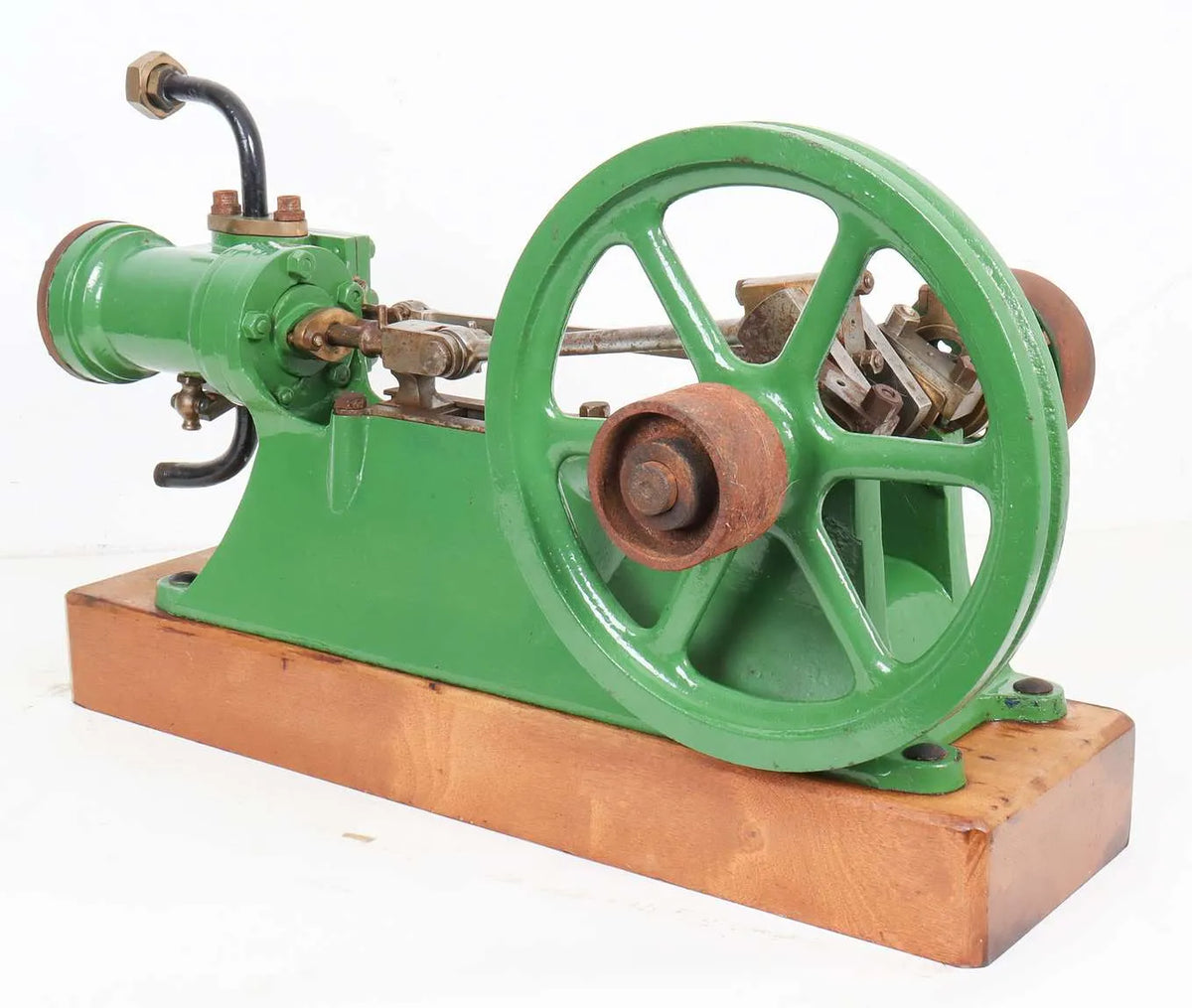Small full size horizontal engine