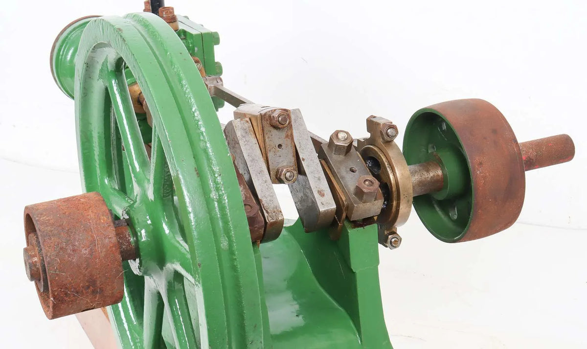 Small full size horizontal engine