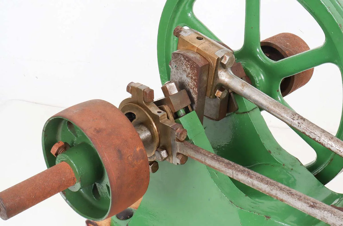 Small full size horizontal engine