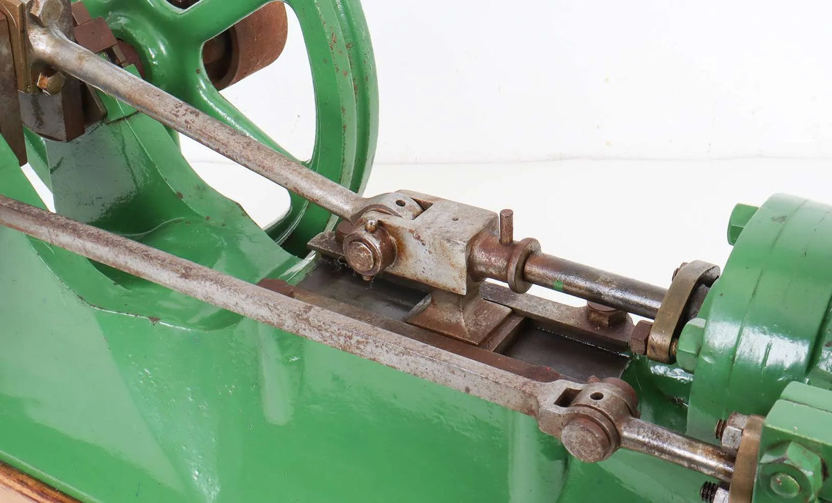 Small full size horizontal engine