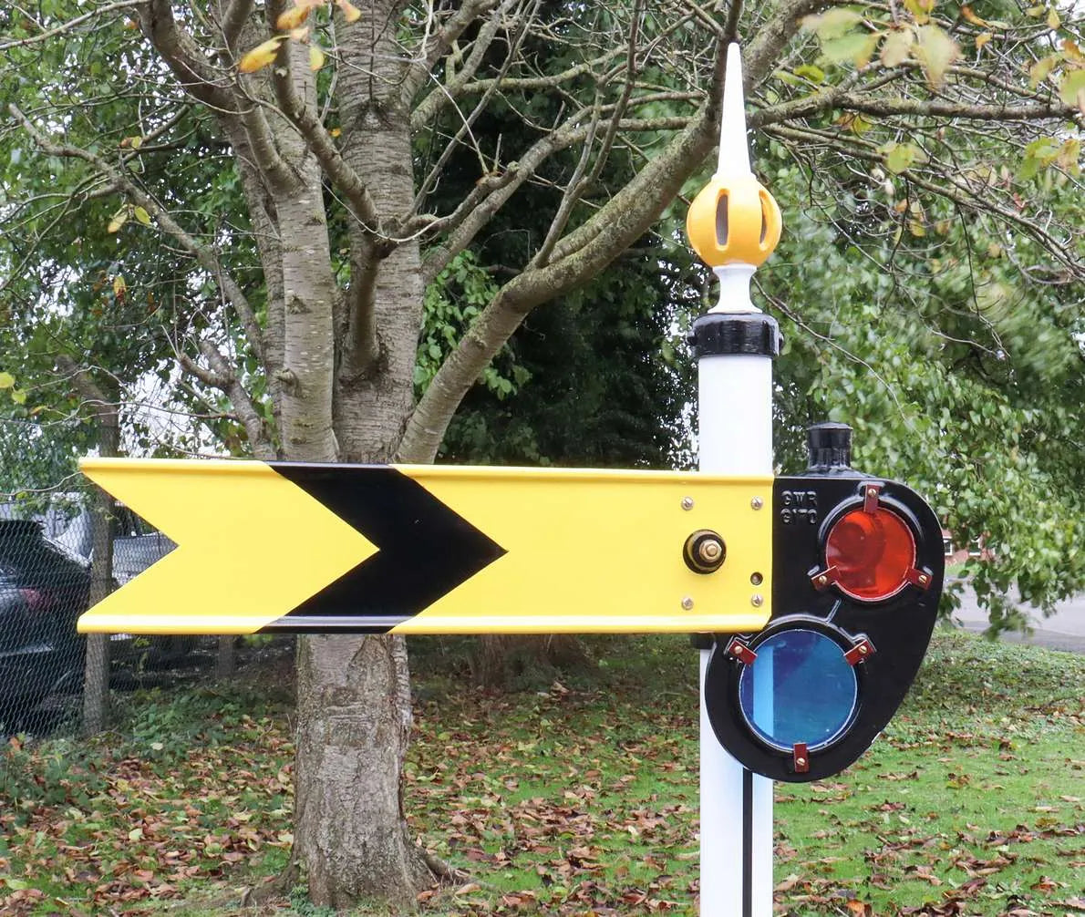 Quarter scale GWR lower quadrant distant signal