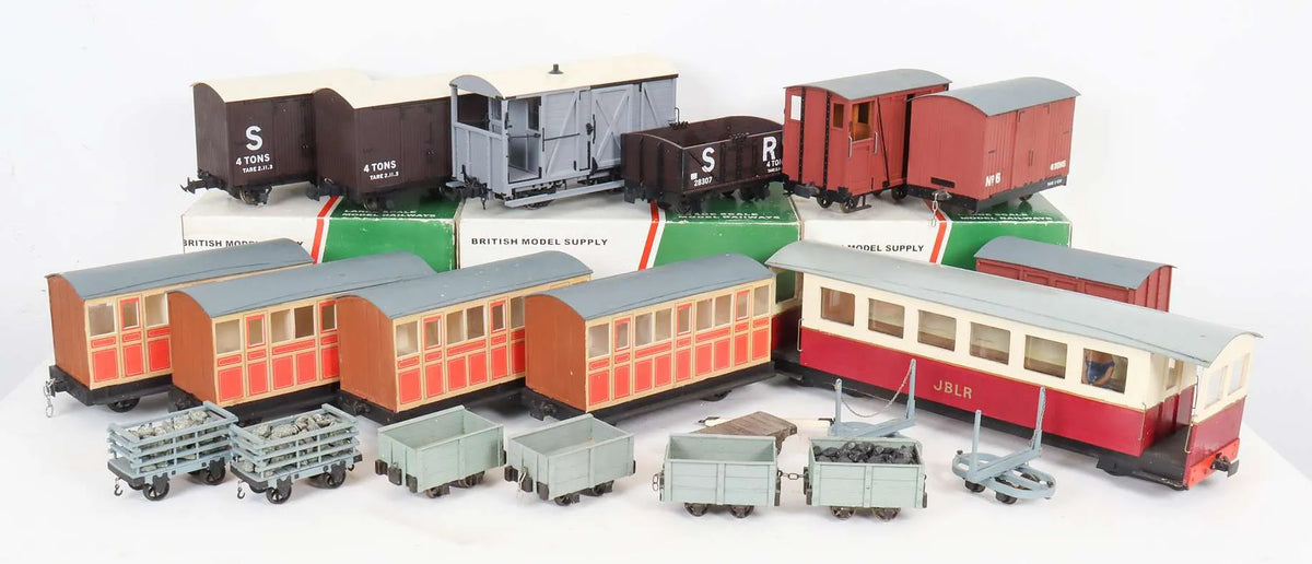 Assorted 16mm SM32 rolling stock