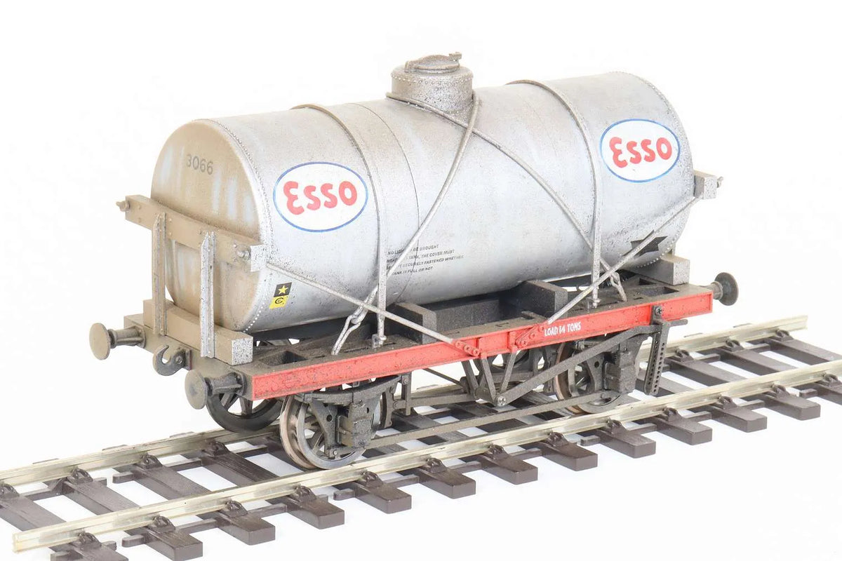 Gauge 1 "Esso" tanker wagon