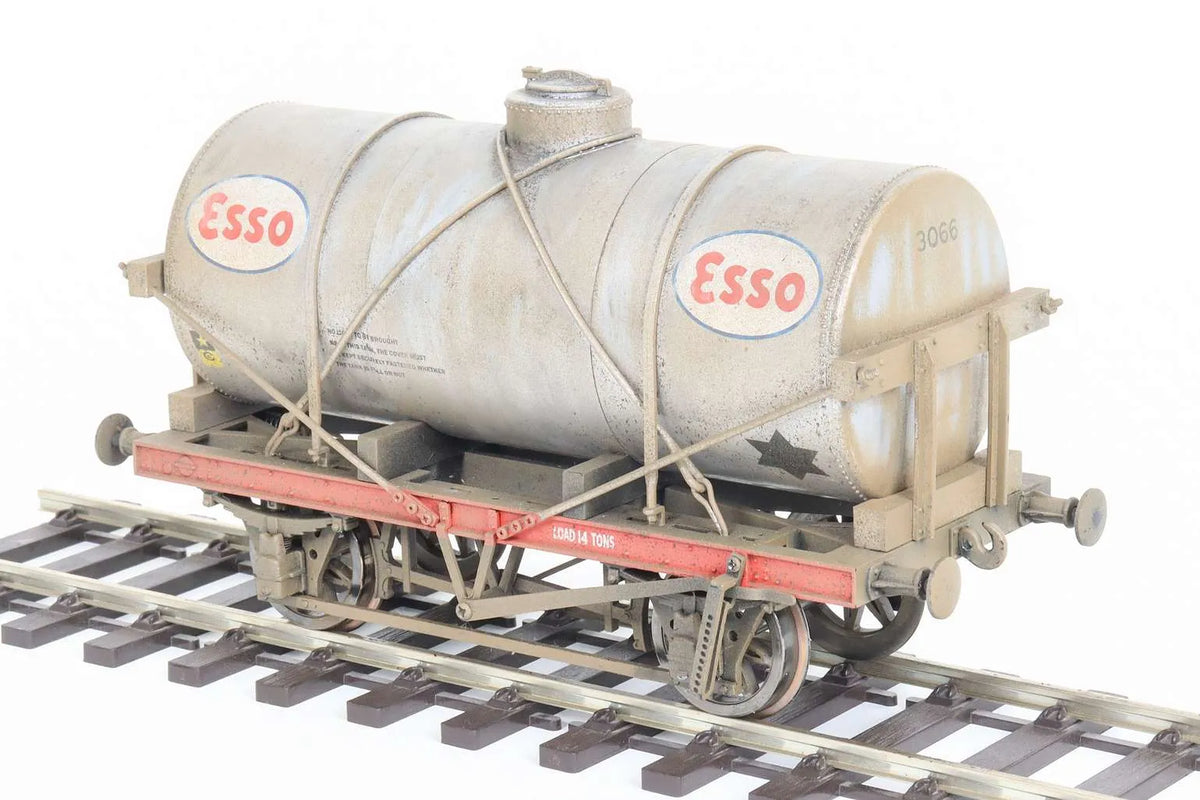 Gauge 1 "Esso" tanker wagon