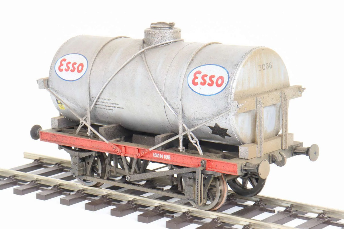 Gauge 1 "Esso" tanker wagon