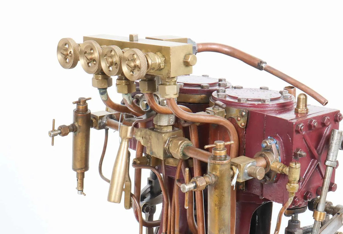 Large twin cylinder vertical engine