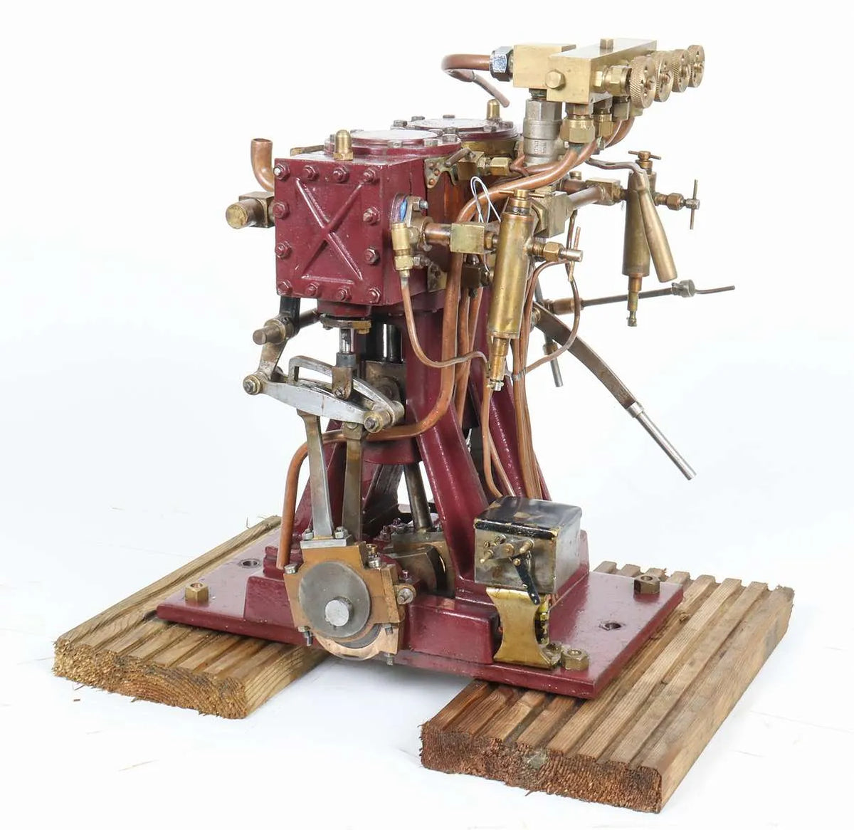 Large twin cylinder vertical engine