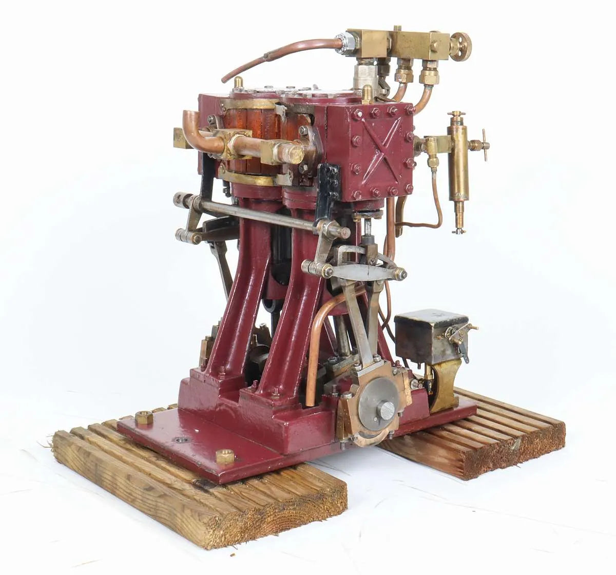 Large twin cylinder vertical engine