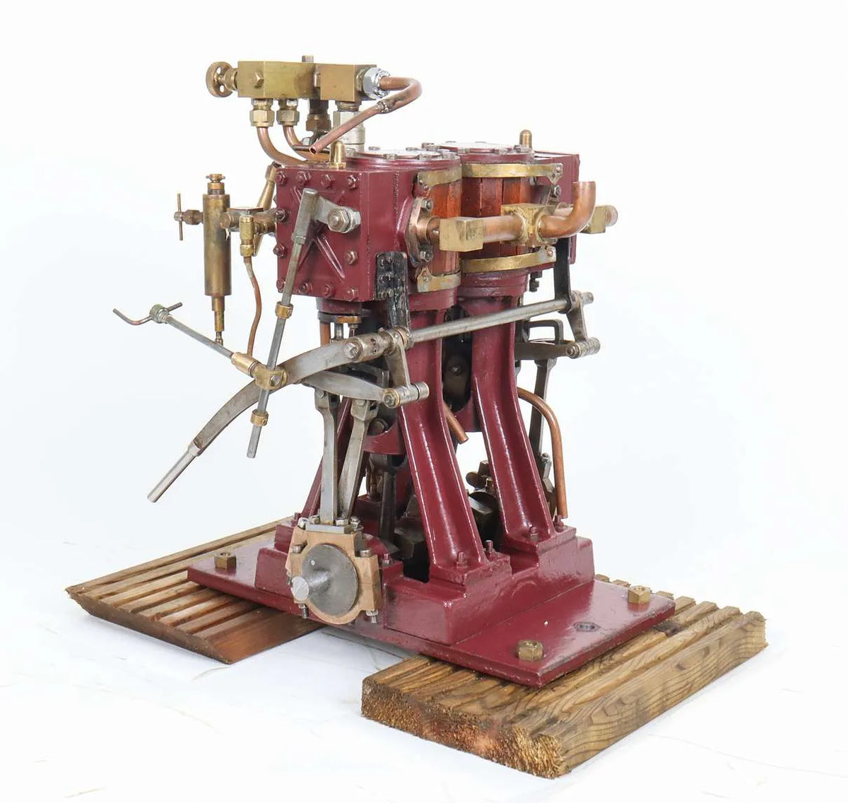 Large twin cylinder vertical engine