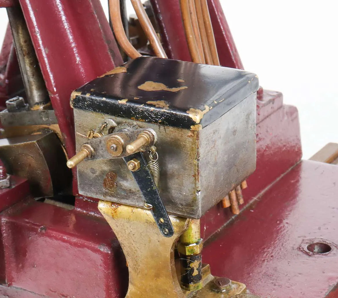 Large twin cylinder vertical engine