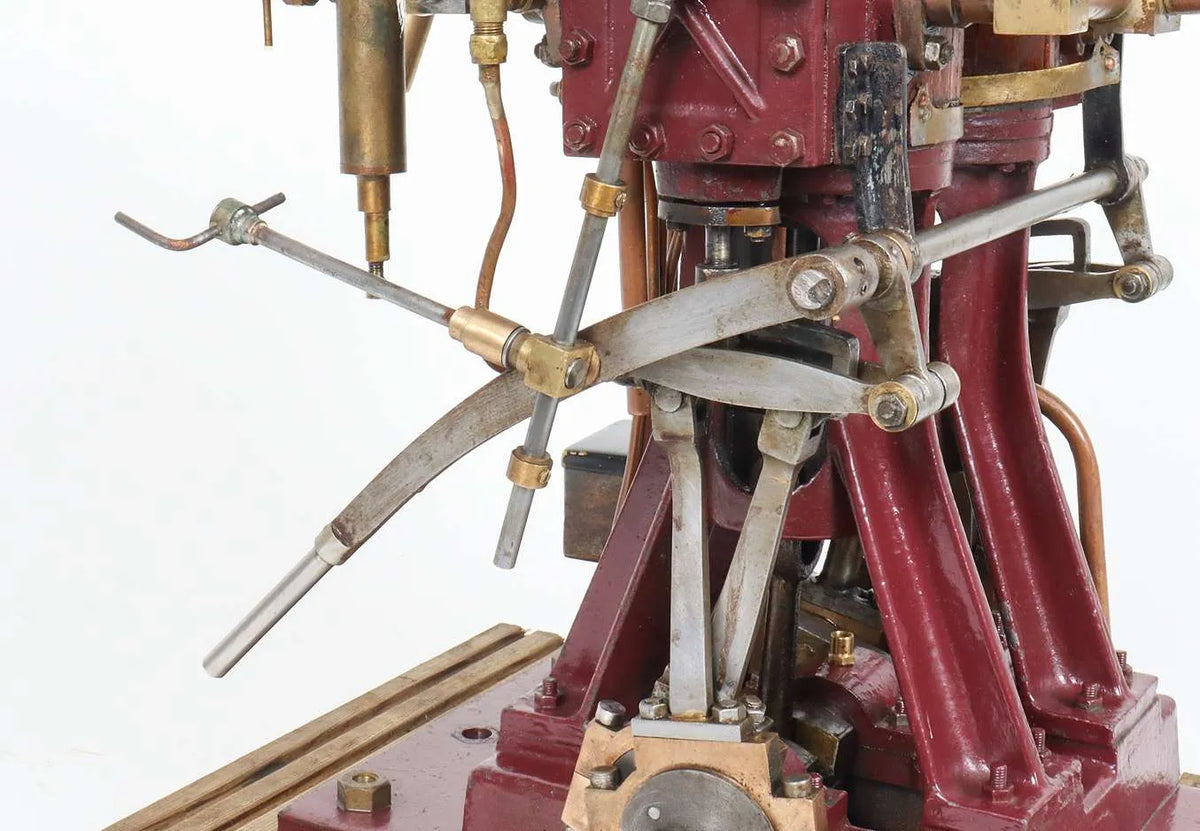 Large twin cylinder vertical engine