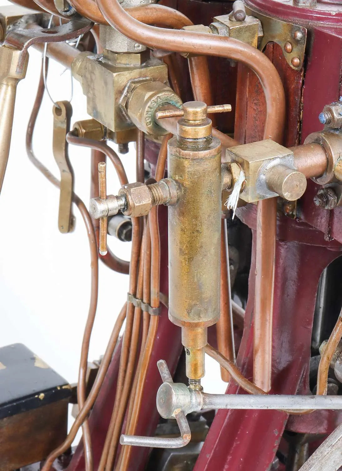 Large twin cylinder vertical engine