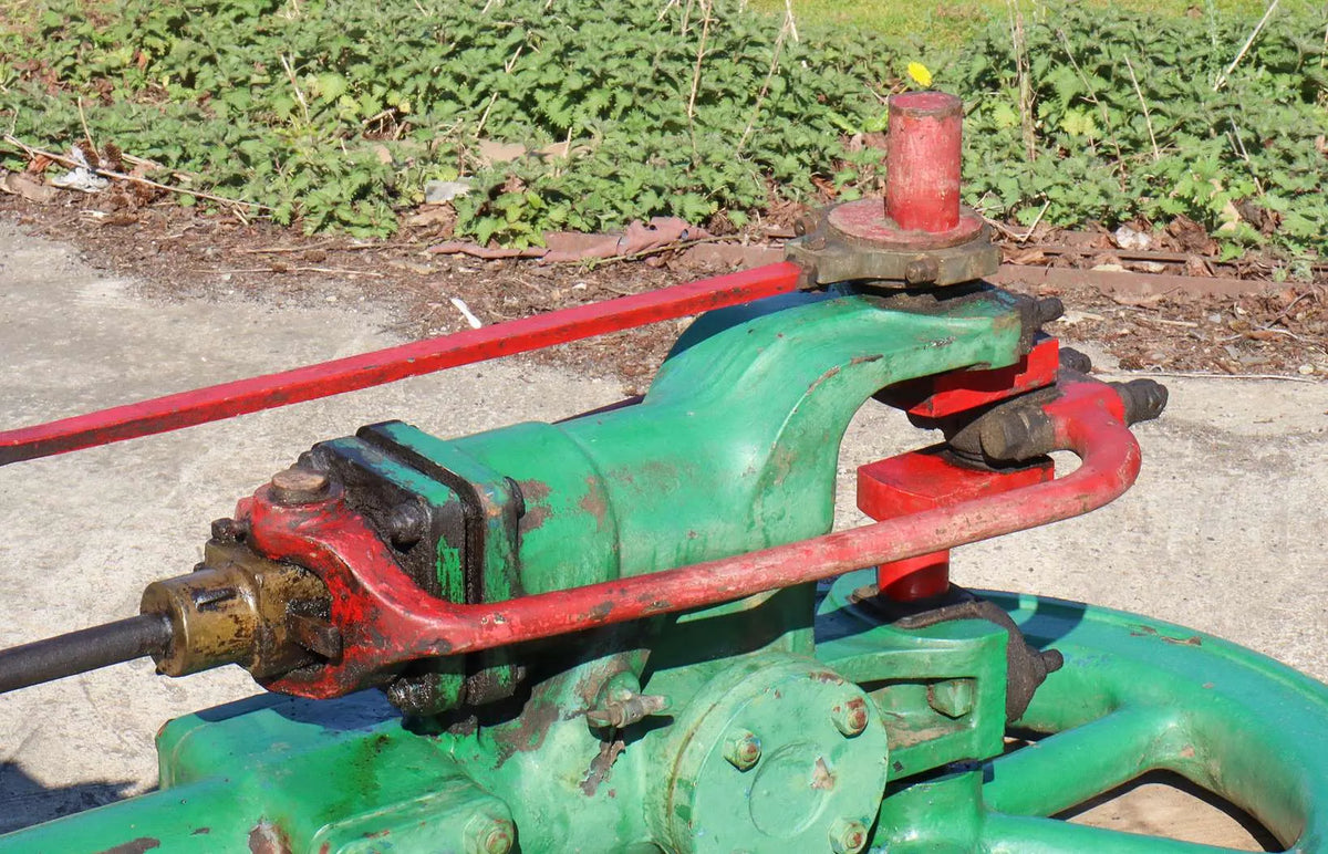 Wall-mounted rotative steam pump