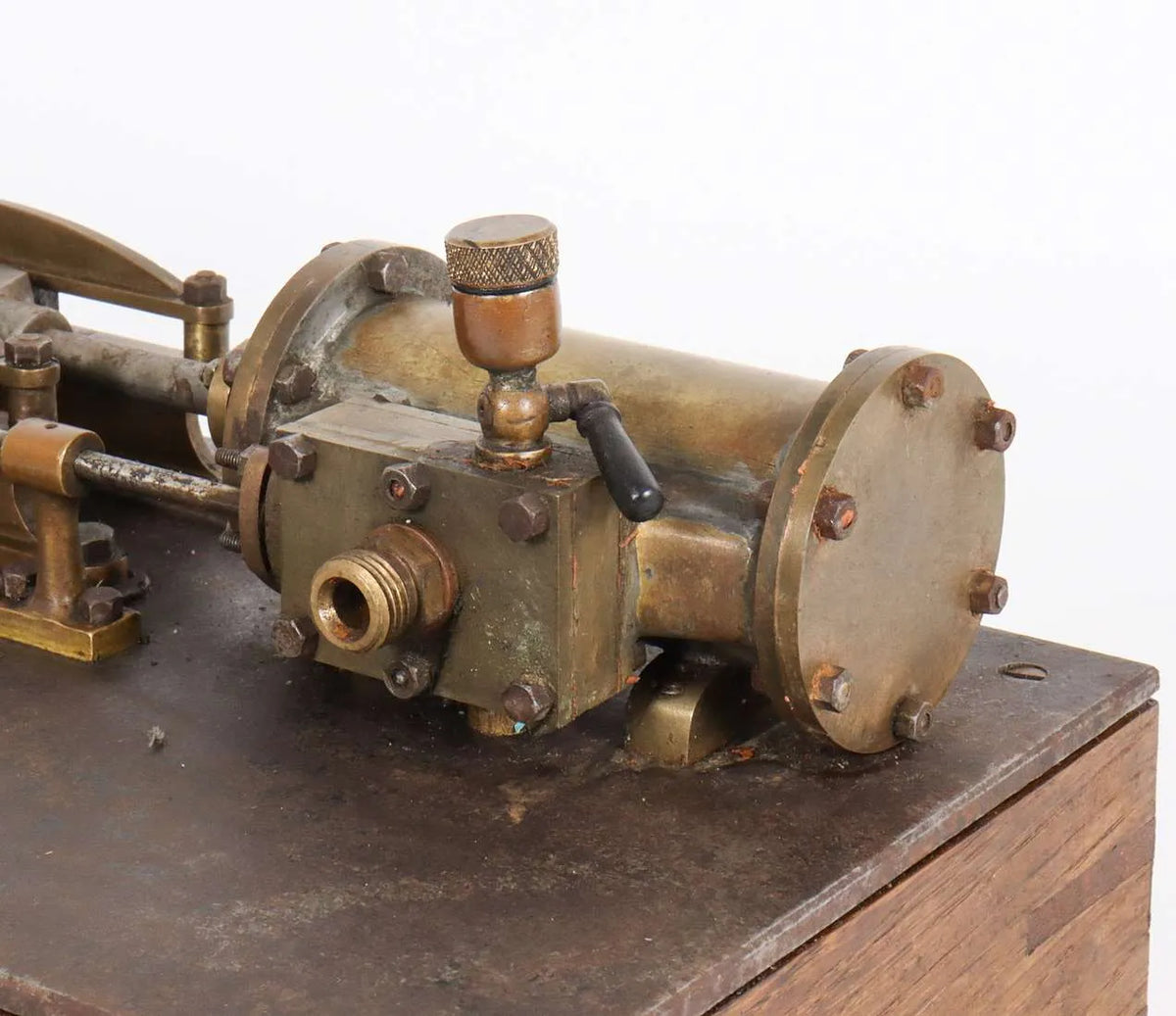 Vintage horizontal engine