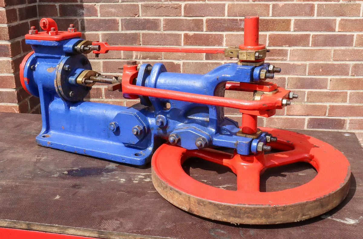 Wall-mounted rotative steam pump
