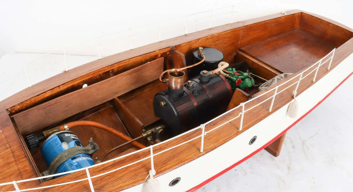 Radio controlled steam boat with twin cylinder gas-fired plant