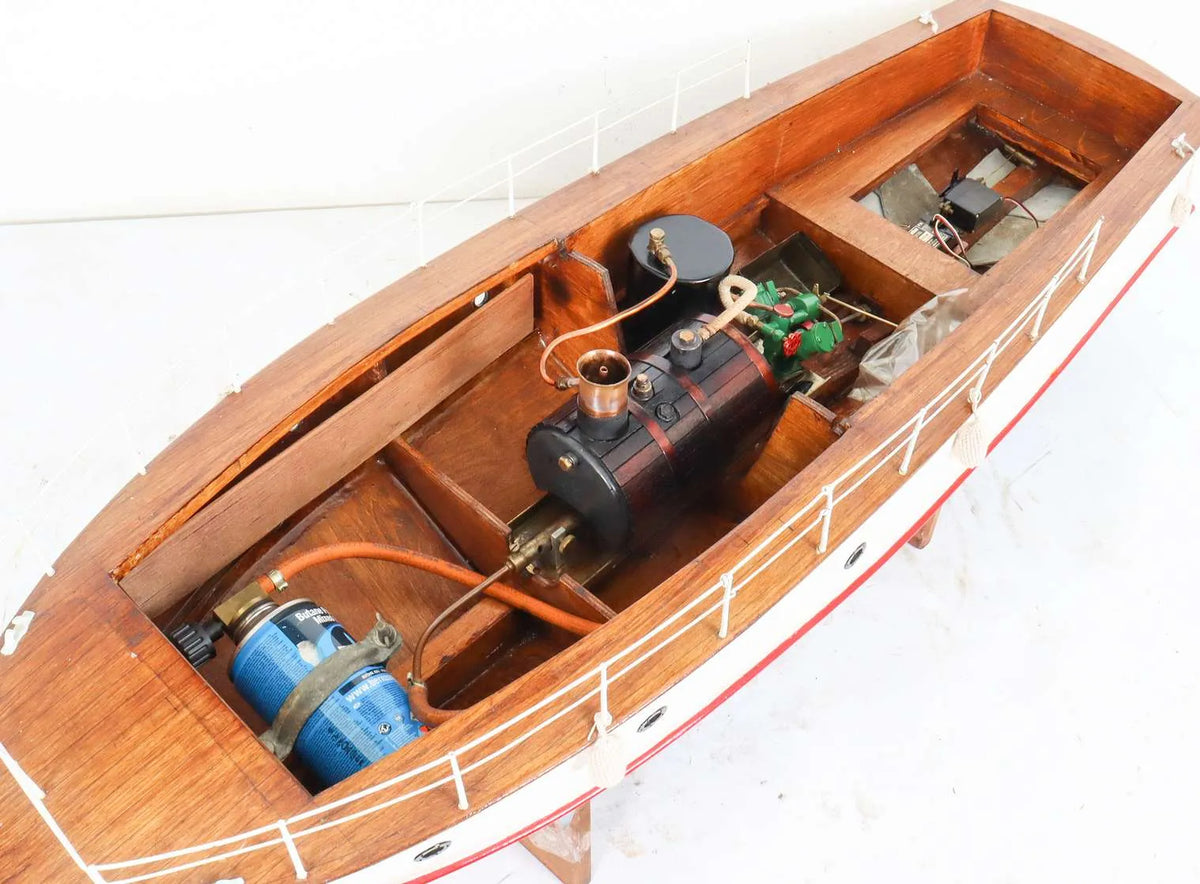Radio controlled steam boat with twin cylinder gas-fired plant