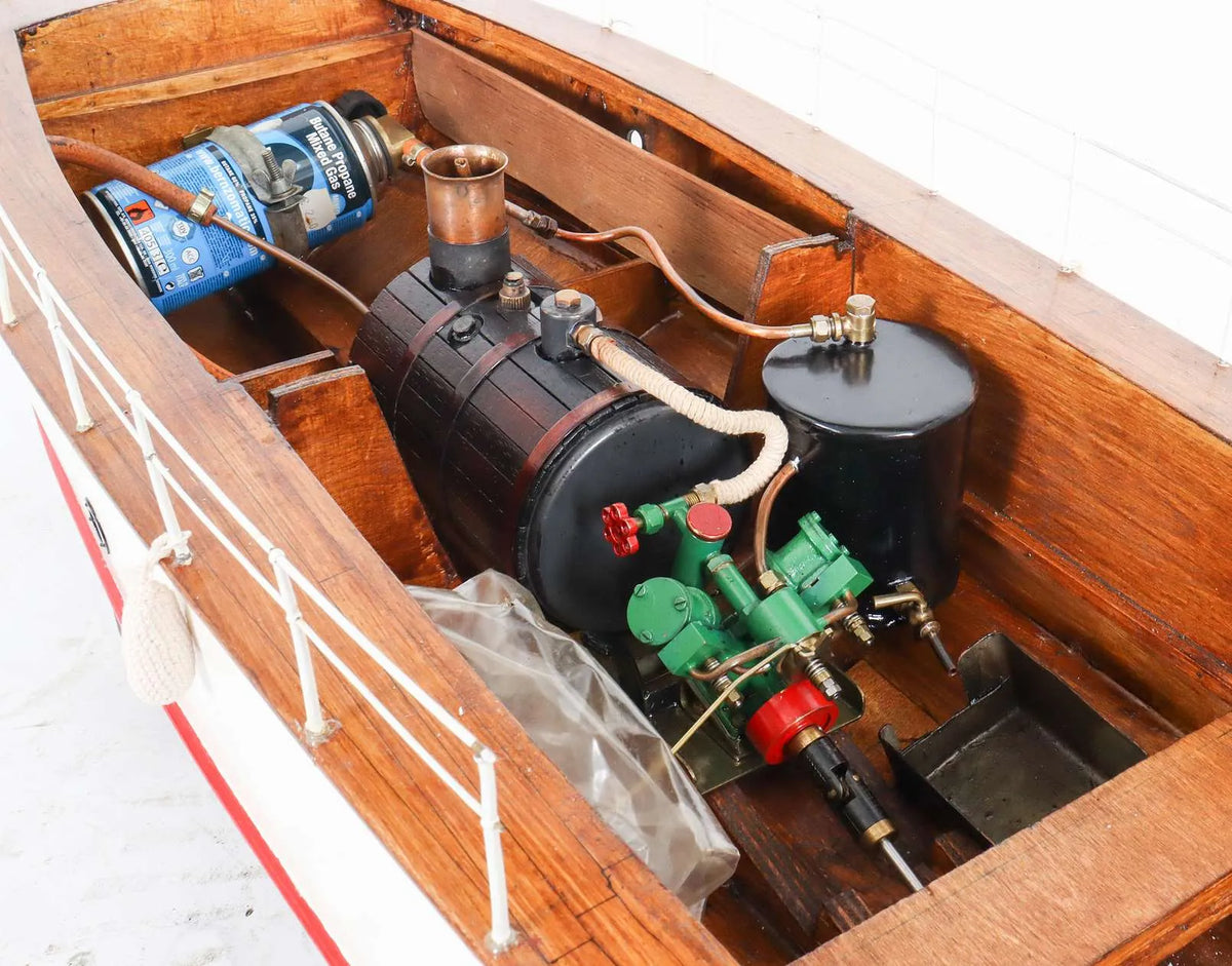 Radio controlled steam boat with twin cylinder gas-fired plant