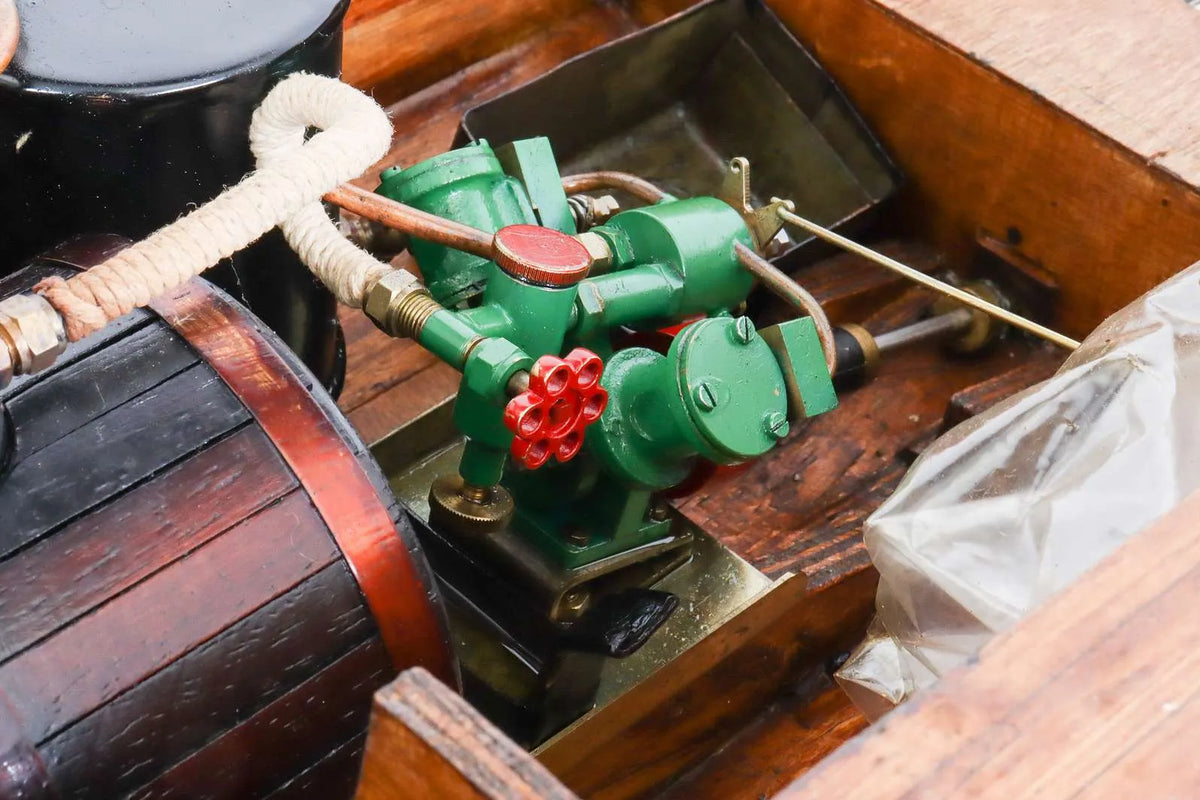 Radio controlled steam boat with twin cylinder gas-fired plant