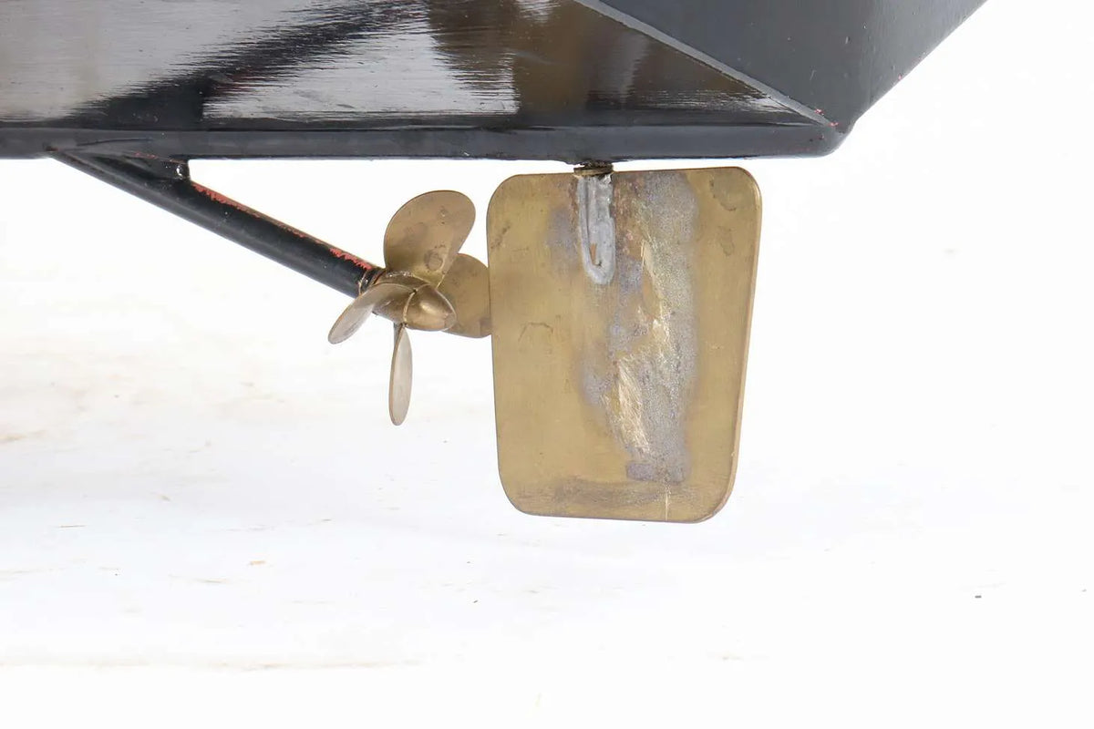 Radio controlled steam boat with twin cylinder gas-fired plant