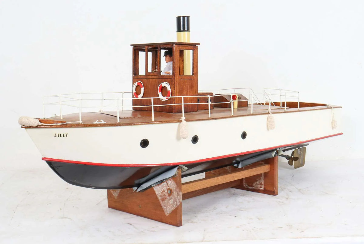 Radio controlled steam boat with twin cylinder gas-fired plant