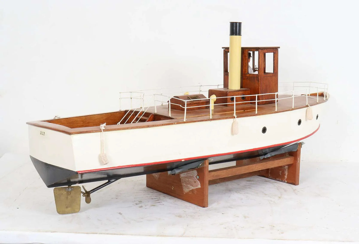 Radio controlled steam boat with twin cylinder gas-fired plant