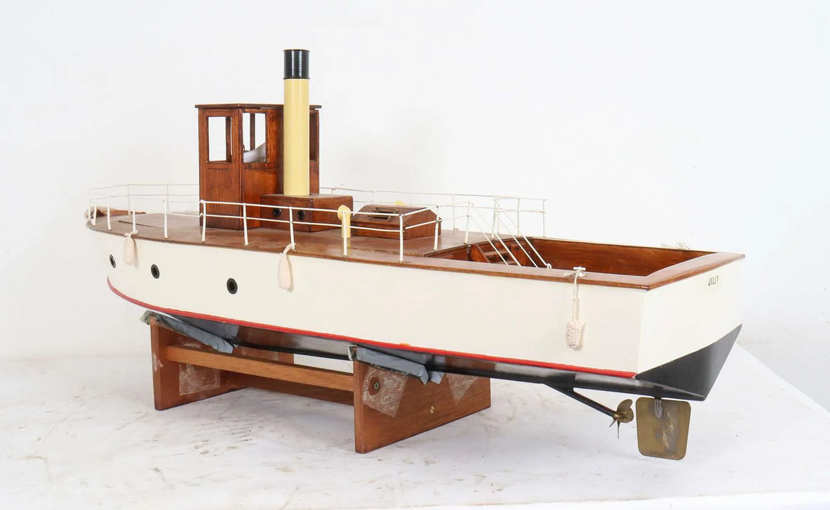 Radio controlled steam boat with twin cylinder gas-fired plant