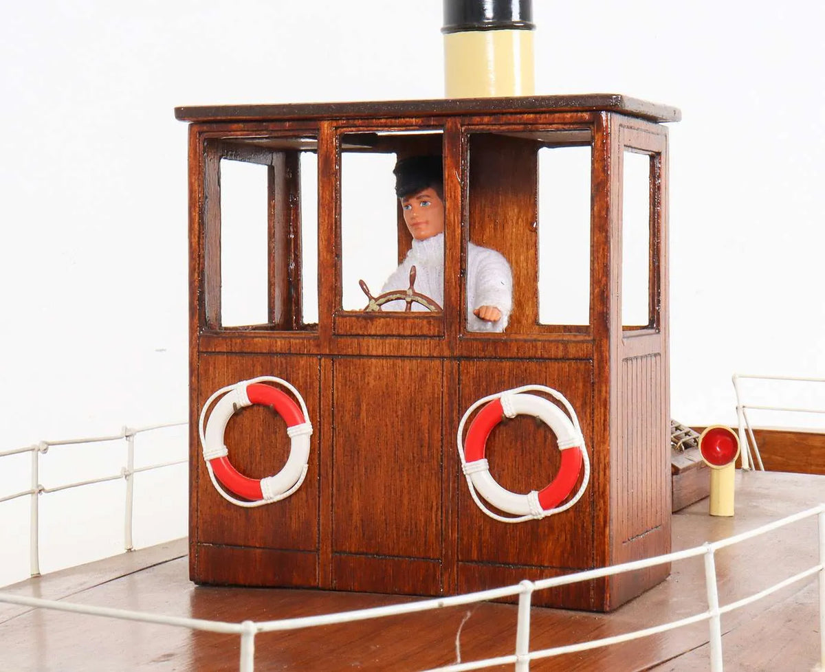 Radio controlled steam boat with twin cylinder gas-fired plant