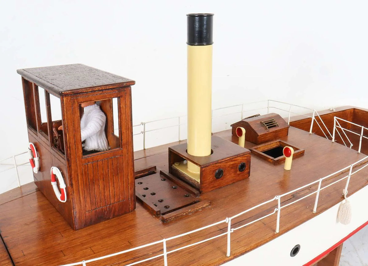 Radio controlled steam boat with twin cylinder gas-fired plant
