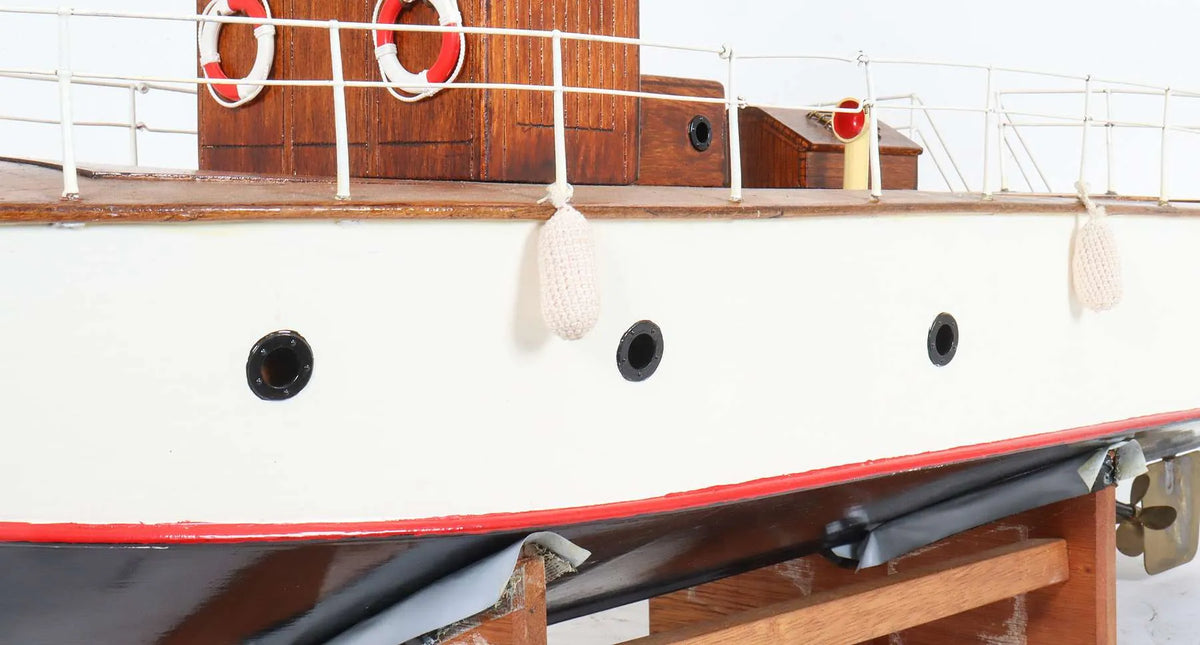 Radio controlled steam boat with twin cylinder gas-fired plant