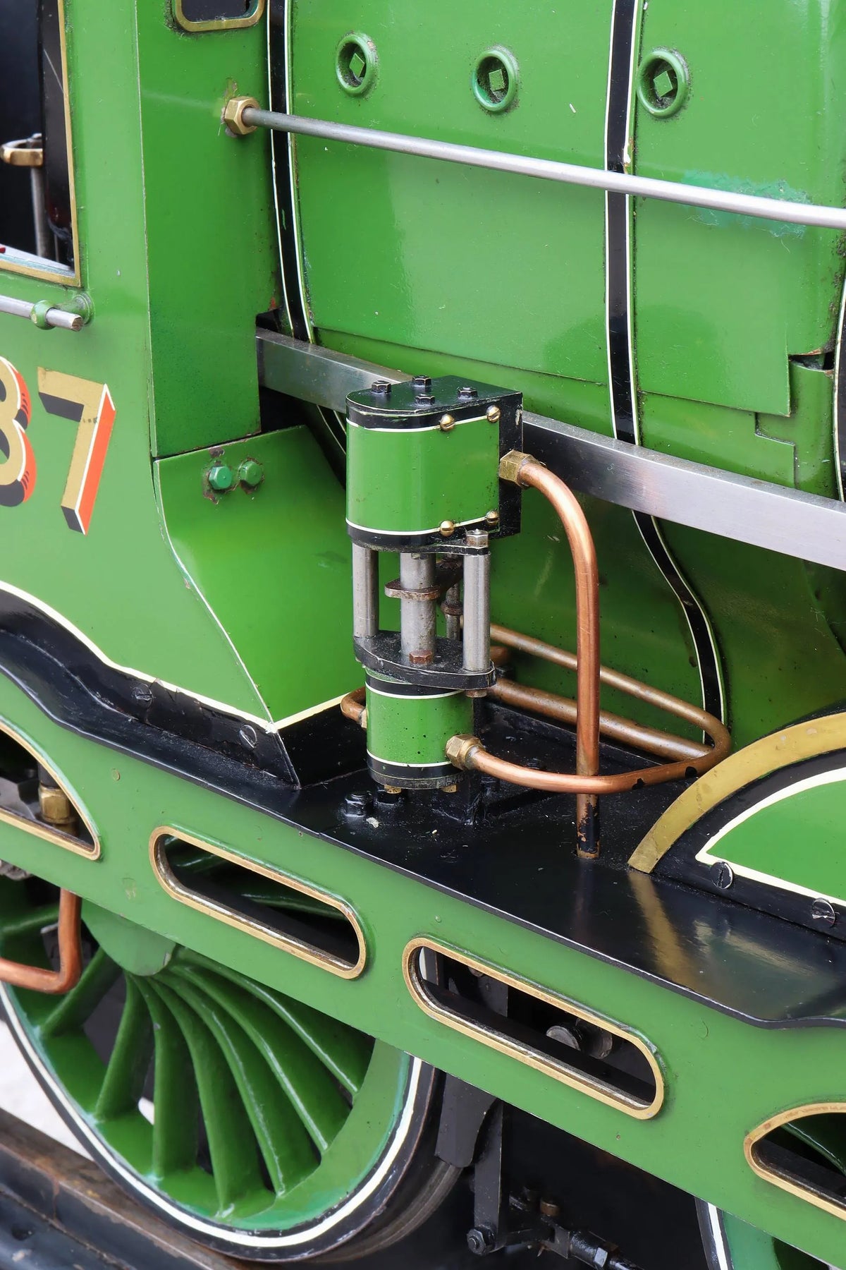 5 inch gauge "Claud Hamilton" 4-4-0