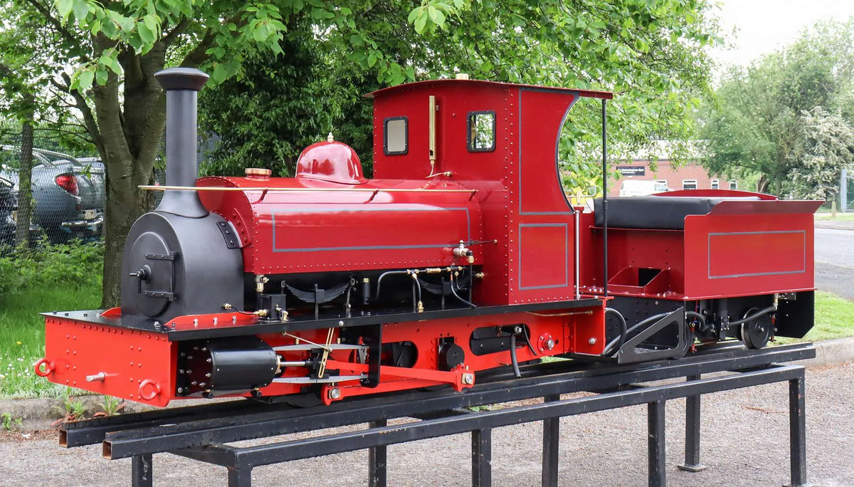 7 1/4 inch narrow gauge Hunslet 0-4-0ST "Lilla" with tender