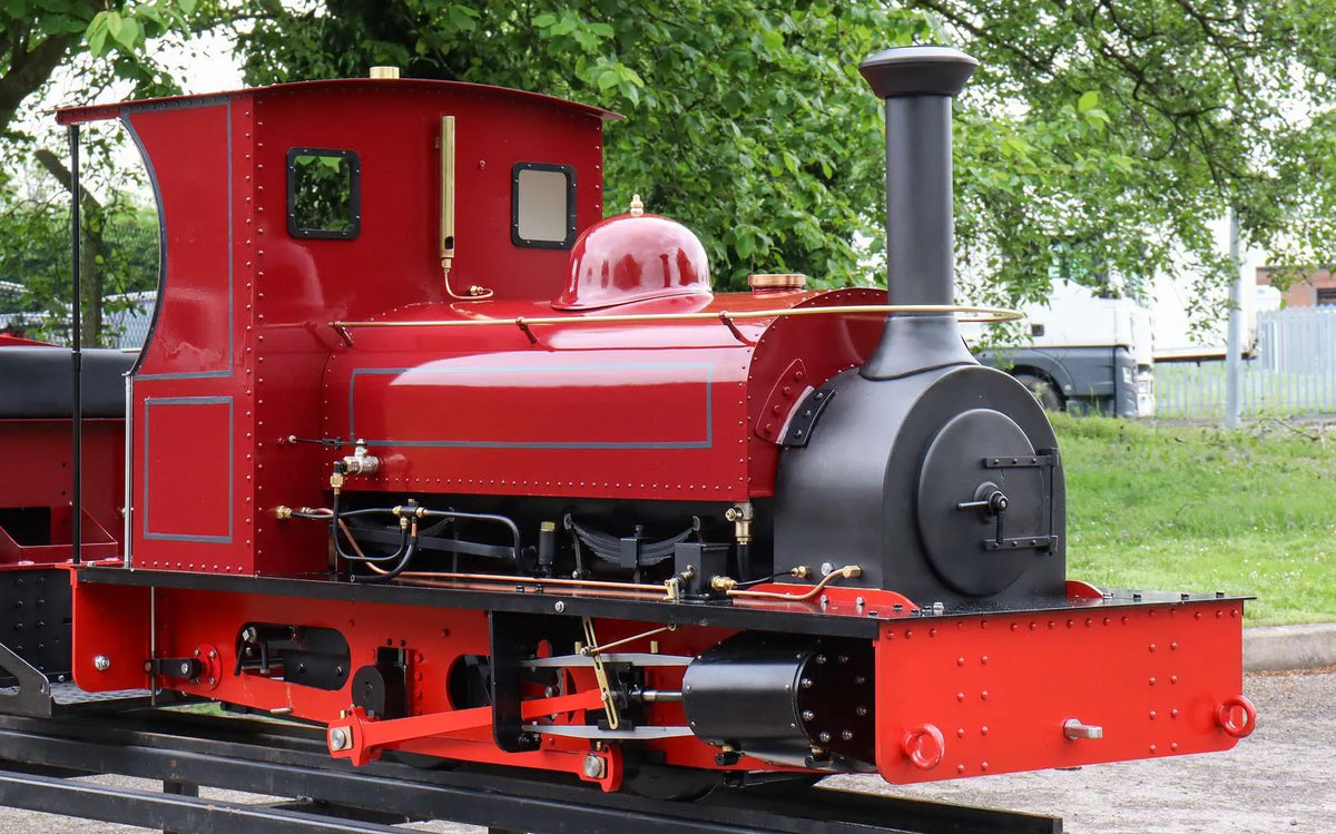 7 1/4 inch narrow gauge Hunslet 0-4-0ST "Lilla" with tender