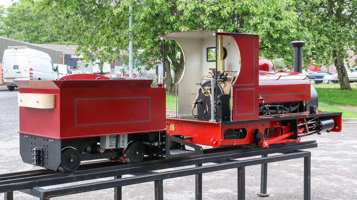 7 1/4 inch narrow gauge Hunslet 0-4-0ST "Lilla" with tender