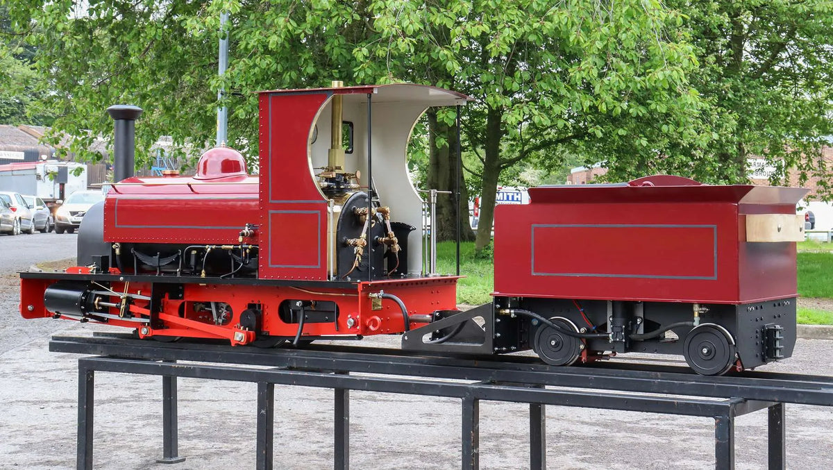 7 1/4 inch narrow gauge Hunslet 0-4-0ST "Lilla" with tender