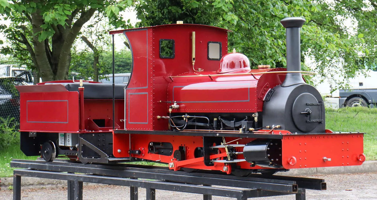 7 1/4 inch narrow gauge Hunslet 0-4-0ST "Lilla" with tender