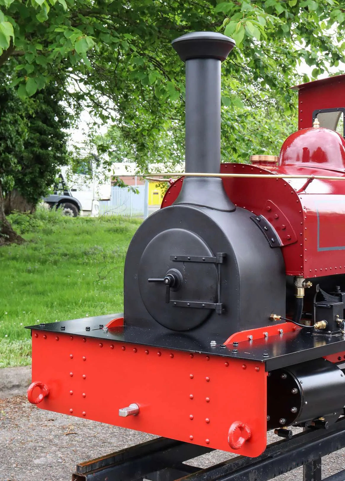 7 1/4 inch narrow gauge Hunslet 0-4-0ST "Lilla" with tender