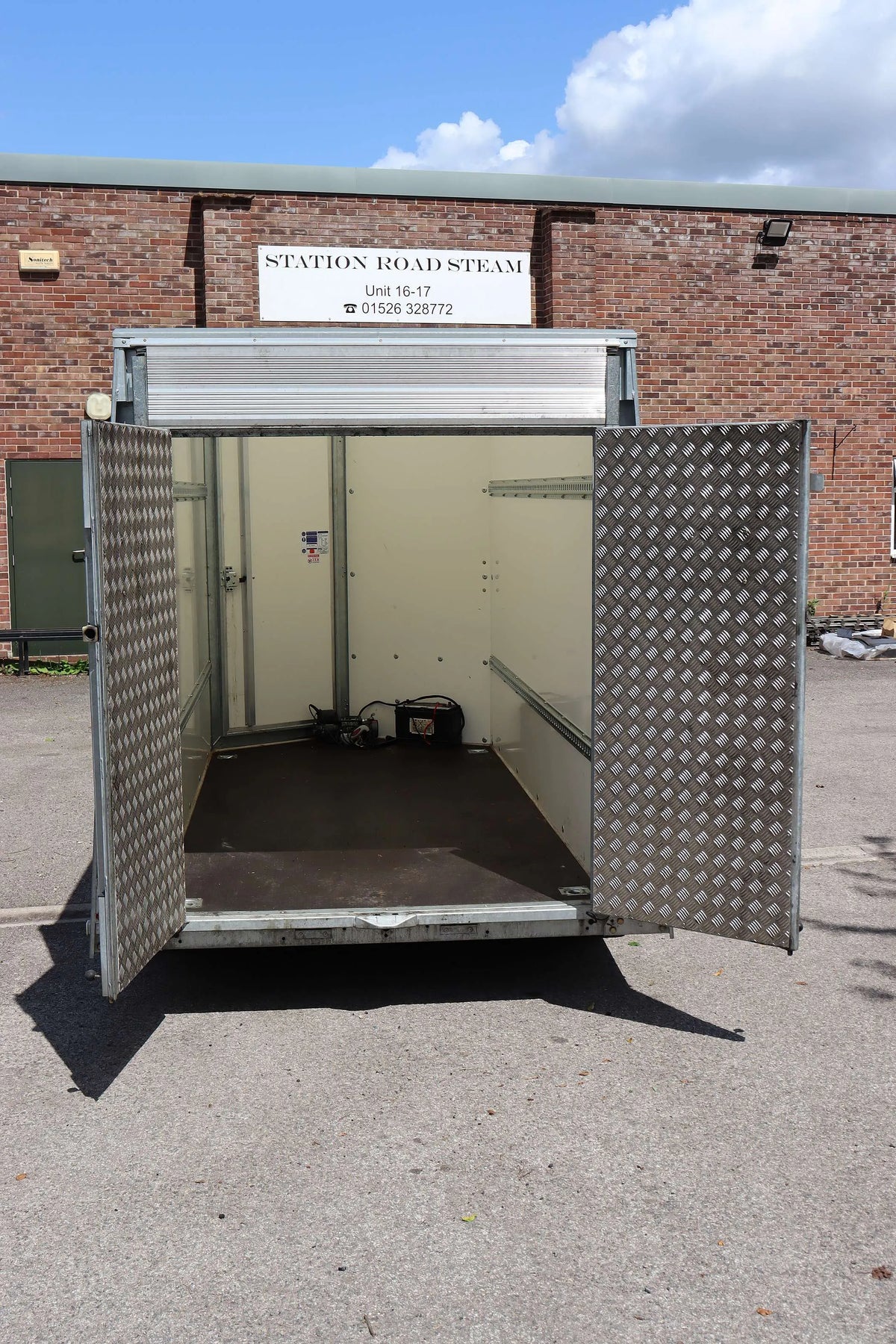 Ifor Williams BV105 twin axle box trailer with winch