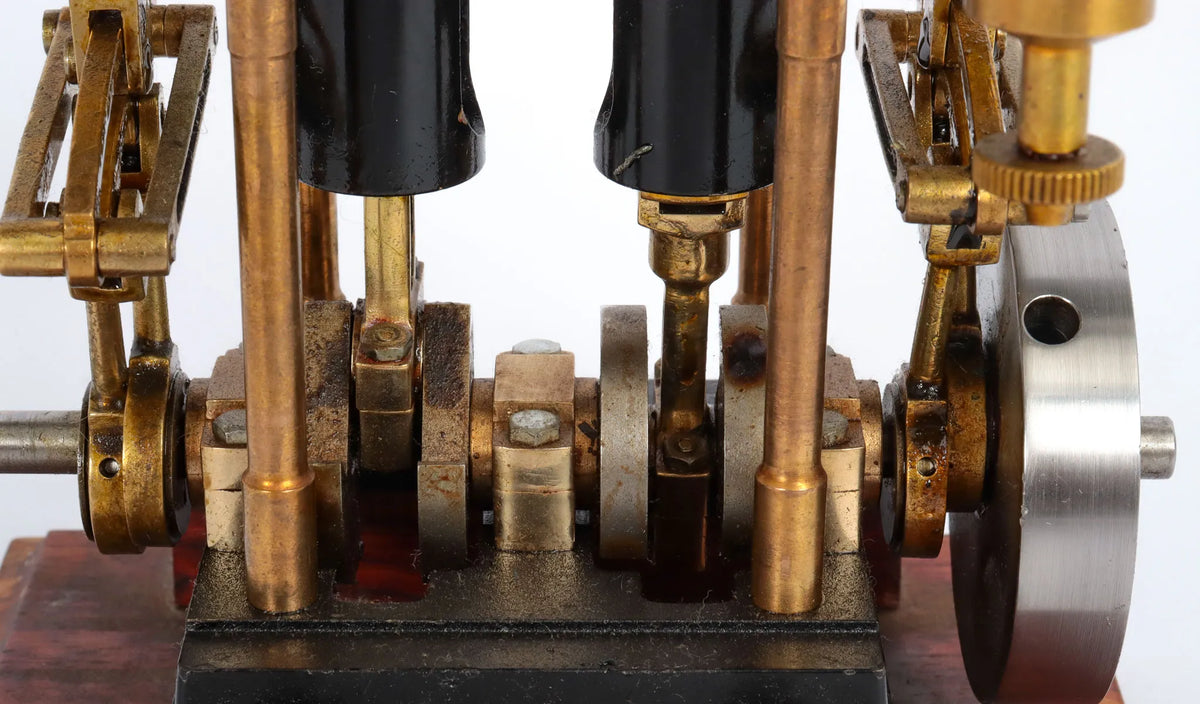 Twin launch engine with reversing gear