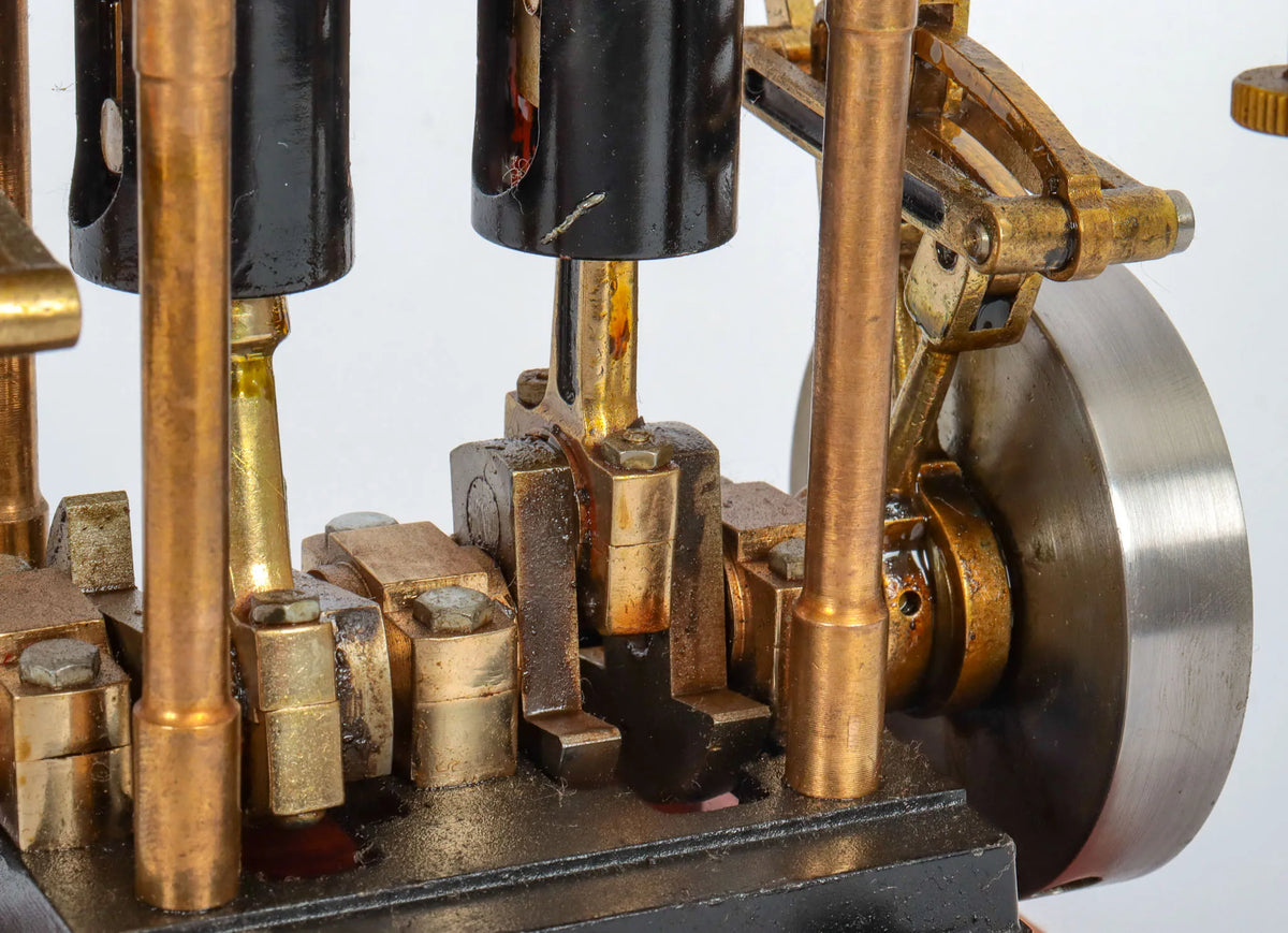 Twin launch engine with reversing gear