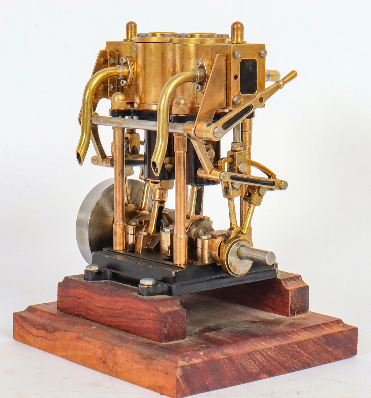 Twin launch engine with reversing gear