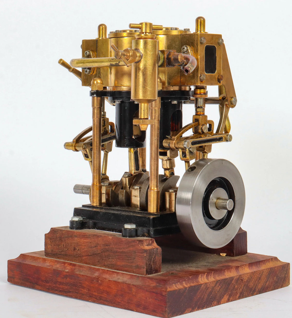 Twin launch engine with reversing gear