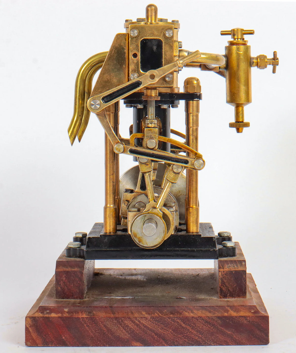 Twin launch engine with reversing gear