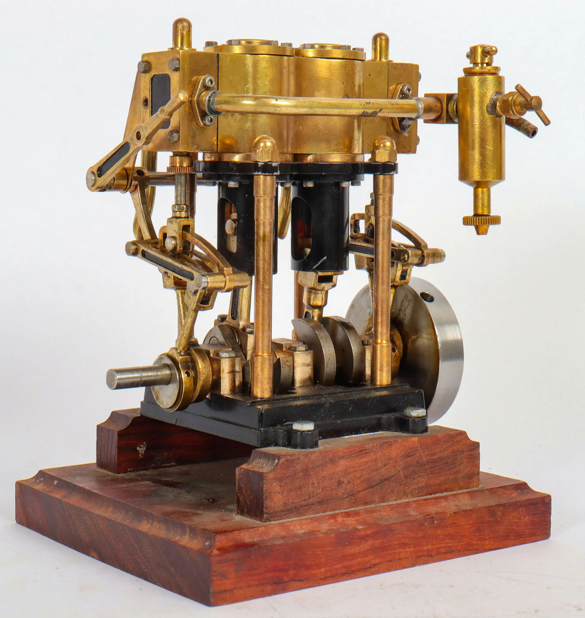 Twin launch engine with reversing gear