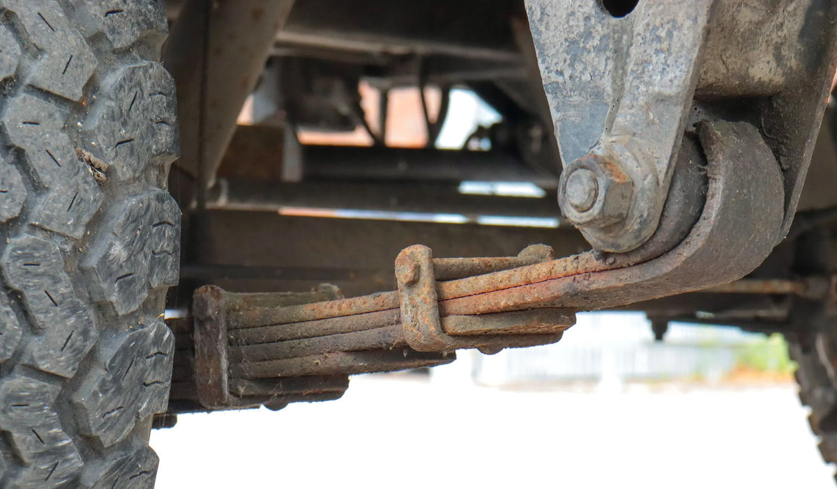 Pin hitch trailer with water tank