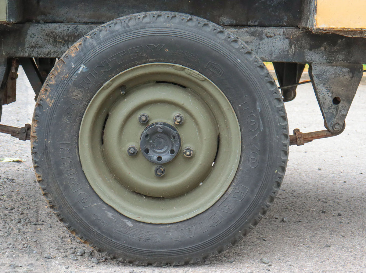 Pin hitch trailer with water tank