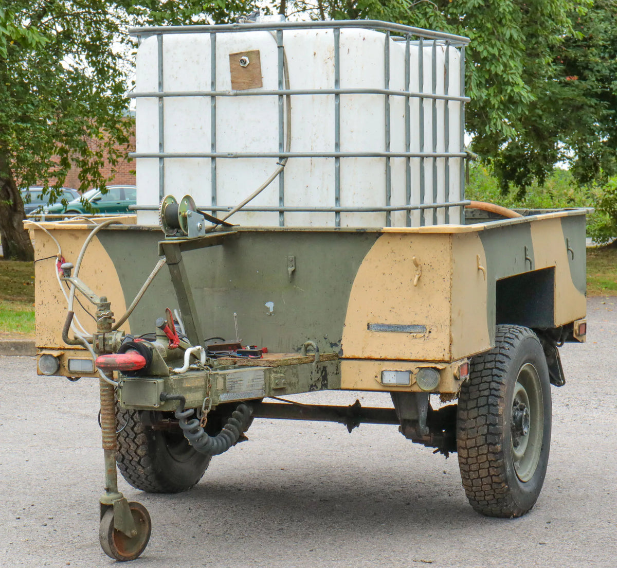 Pin hitch trailer with water tank
