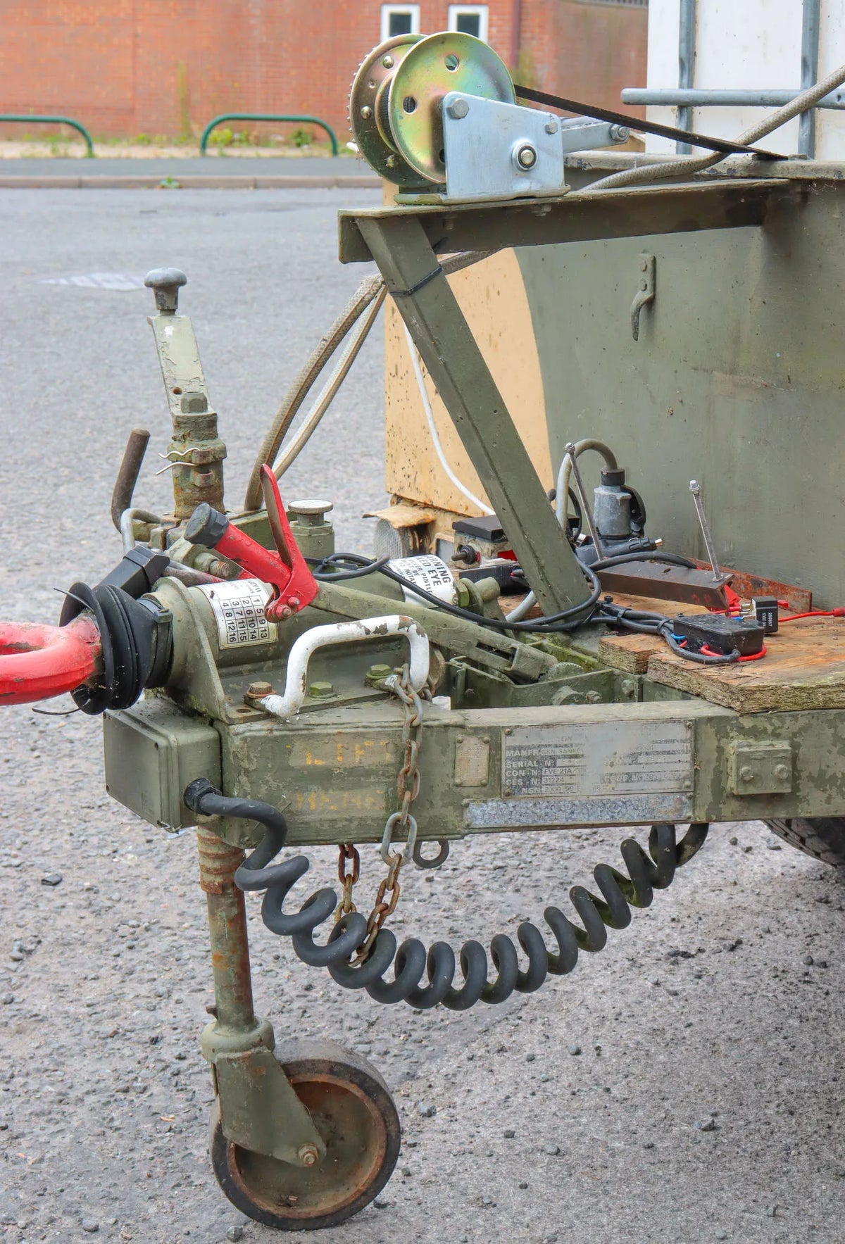 Pin hitch trailer with water tank