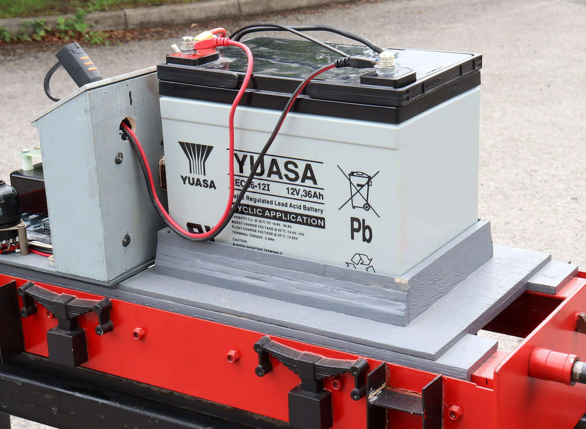 5 inch narrow gauge Maxitrak "Simplicity" 0-4-0 battery electric